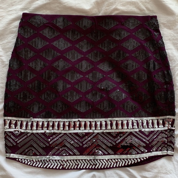 Express Sequin Skirt - Picture 2 of 5